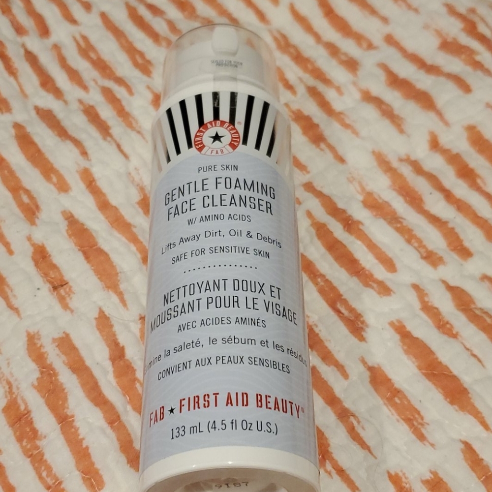 Foaming facial cleanser